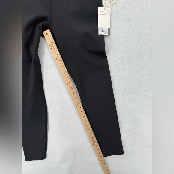 NWT Vuori Chilled Out Legging Black Medium VW4461 - Picture 9 of 11